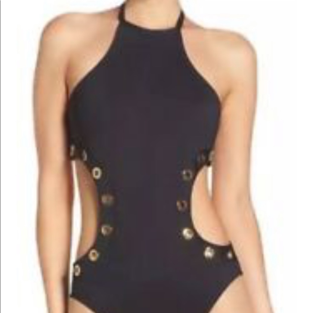 Baiting suit